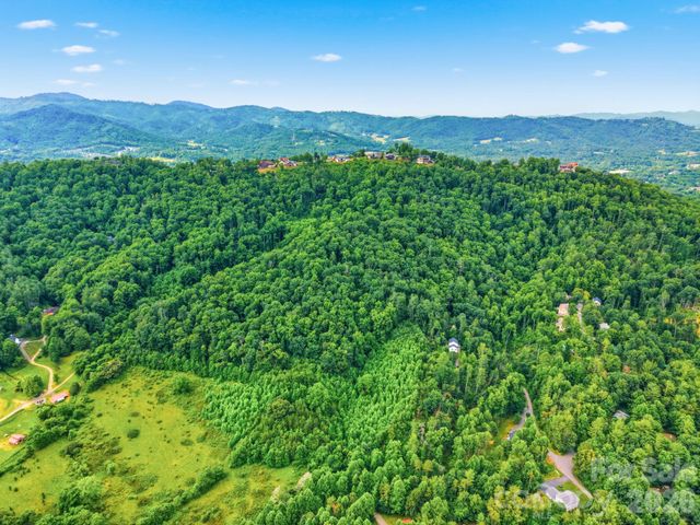 999 Perrion Avenue 18, Weaverville, NC 28787