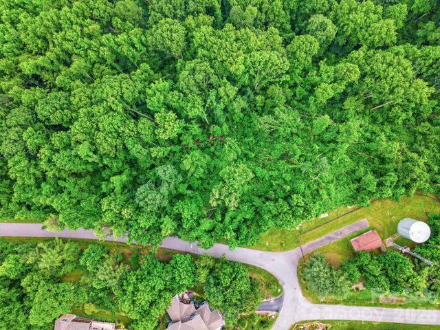 999 Perrion Avenue 18, Weaverville, NC 28787