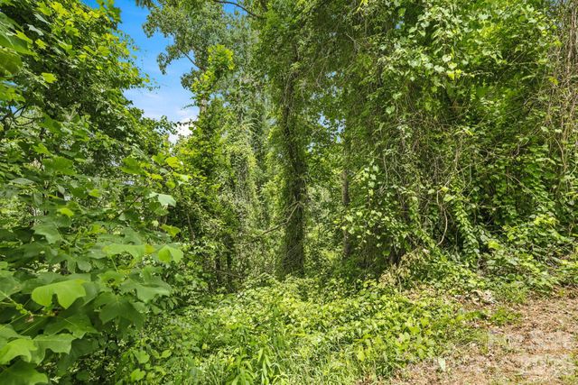 999 Perrion Avenue 18, Weaverville, NC 28787