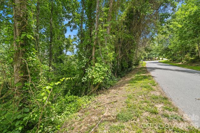 999 Perrion Avenue 18, Weaverville, NC 28787