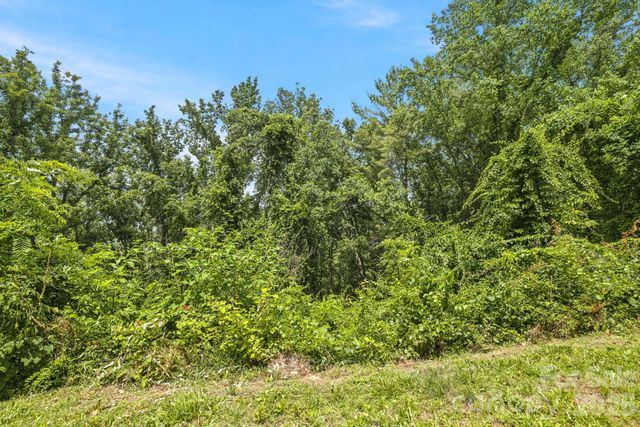 999 Perrion Avenue 18, Weaverville, NC 28787