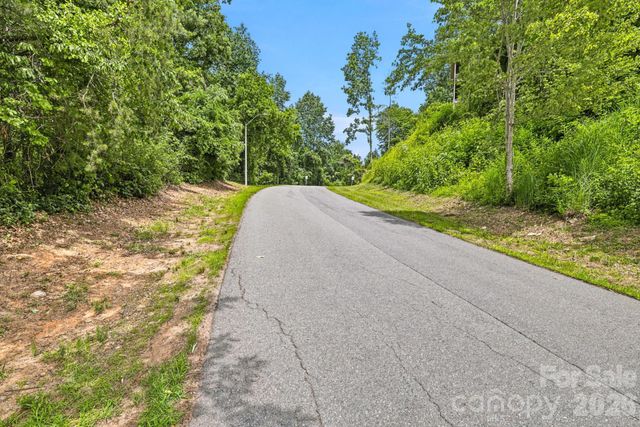 999 Perrion Avenue 18, Weaverville, NC 28787