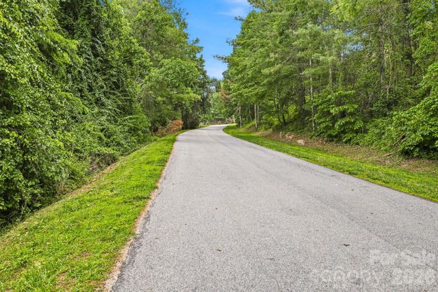 999 Perrion Avenue 18, Weaverville, NC 28787