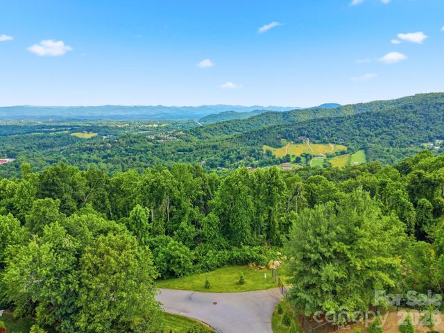 999 Perrion Avenue 18, Weaverville, NC 28787