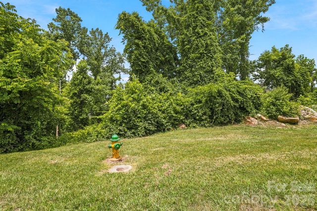 999 Perrion Avenue 18, Weaverville, NC 28787