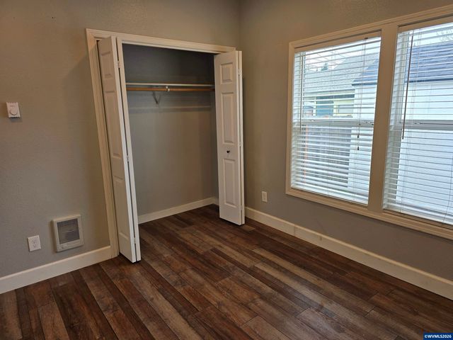 302 Jersey St, Silverton, OR 97381