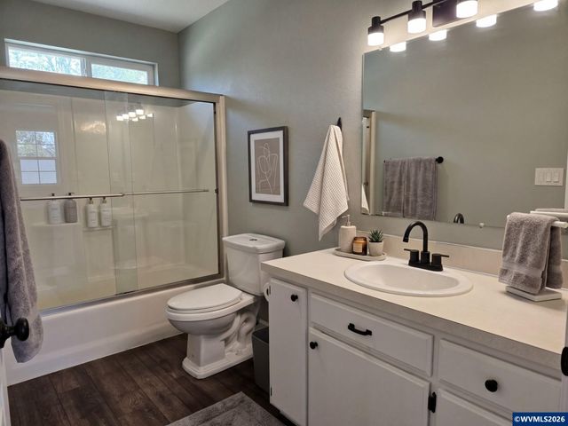 302 Jersey St, Silverton, OR 97381