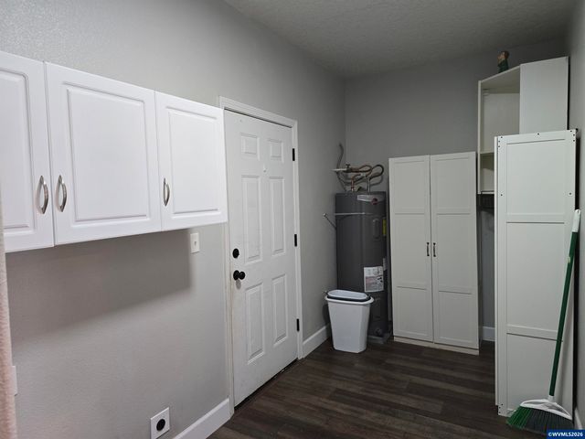 302 Jersey St, Silverton, OR 97381