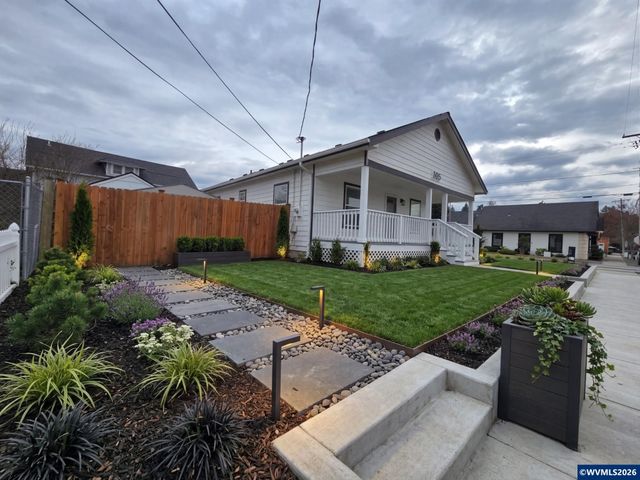 302 Jersey St, Silverton, OR 97381