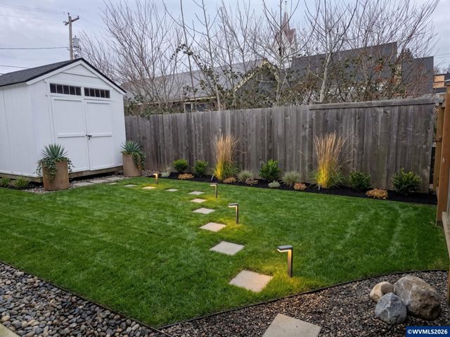 302 Jersey St, Silverton, OR 97381