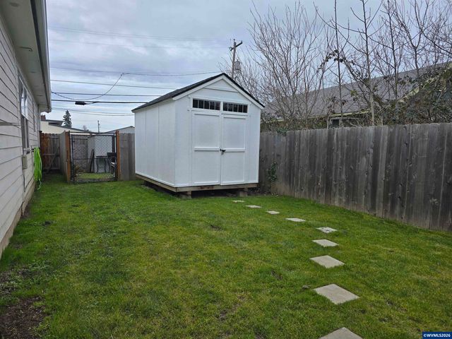 302 Jersey St, Silverton, OR 97381