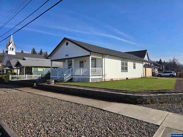 302 Jersey St, Silverton, OR 97381