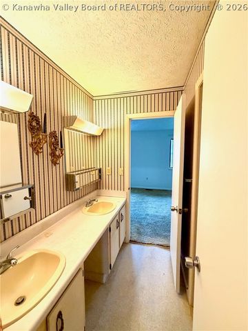 213 Walker Drive, Dunbar, WV 25064