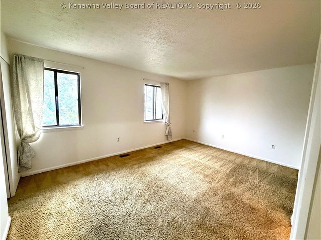 213 Walker Drive, Dunbar, WV 25064