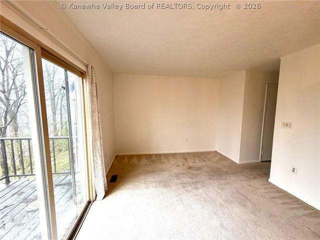 213 Walker Drive, Dunbar, WV 25064