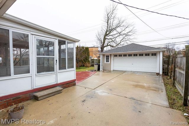 20946 Littlestone Road, Harper Woods, MI 48225