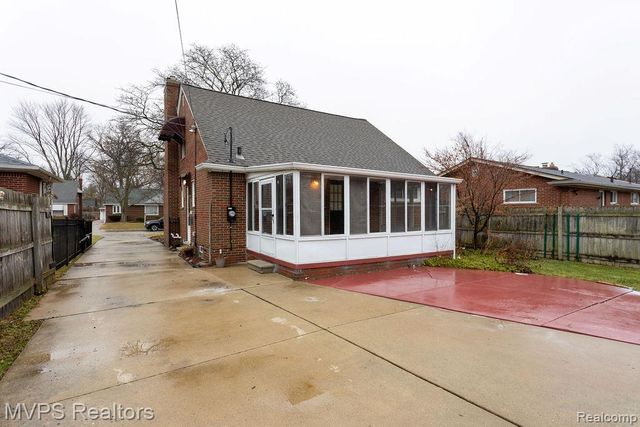 20946 Littlestone Road, Harper Woods, MI 48225