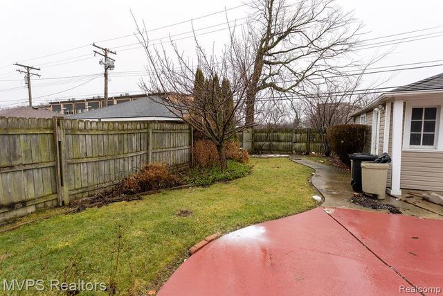 20946 Littlestone Road, Harper Woods, MI 48225