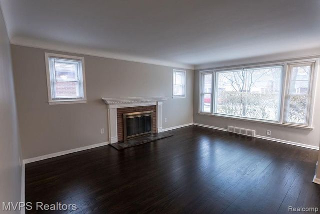 20946 Littlestone Road, Harper Woods, MI 48225