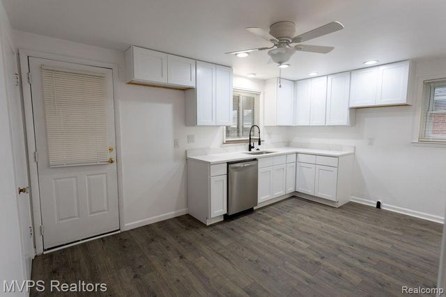 20946 Littlestone Road, Harper Woods, MI 48225