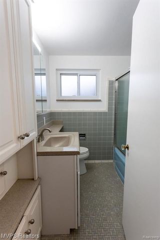 20946 Littlestone Road, Harper Woods, MI 48225