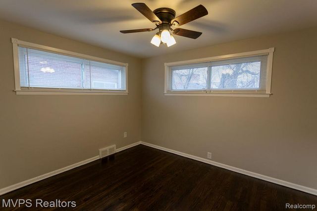 20946 Littlestone Road, Harper Woods, MI 48225