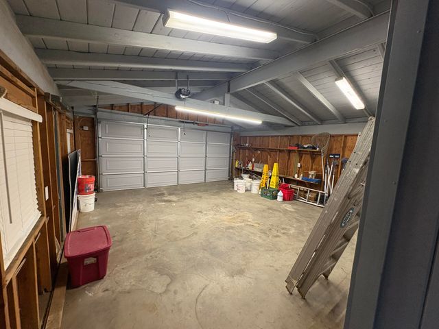 1109 W Riggin Avenue, Visalia, CA 93291