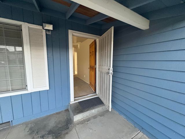 1109 W Riggin Avenue, Visalia, CA 93291