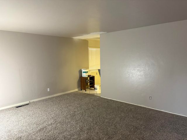 1109 W Riggin Avenue, Visalia, CA 93291