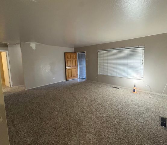 1109 W Riggin Avenue, Visalia, CA 93291