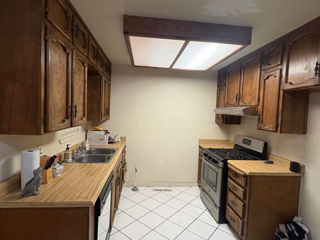 1109 W Riggin Avenue, Visalia, CA 93291