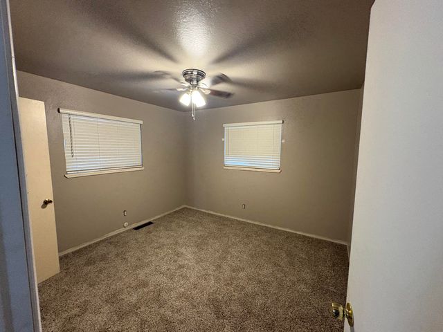 1109 W Riggin Avenue, Visalia, CA 93291