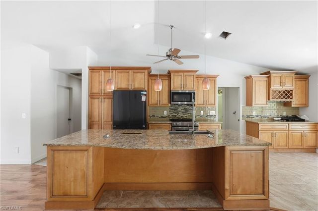 19028 Pine Run LN, Fort Myers, FL 33967
