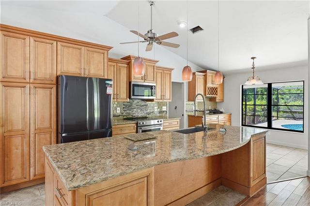 19028 Pine Run LN, Fort Myers, FL 33967