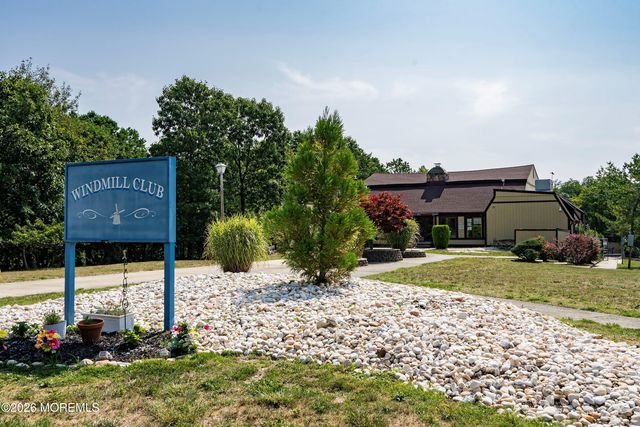 11 Owl Road, Howell, NJ 07731