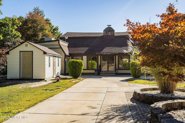 11 Owl Road, Howell, NJ 07731