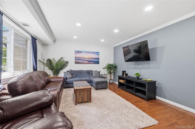 230 Lake Pointe Circle 230, Middle Island, NY 11953