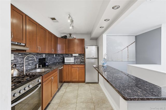 230 Lake Pointe Circle 230, Middle Island, NY 11953