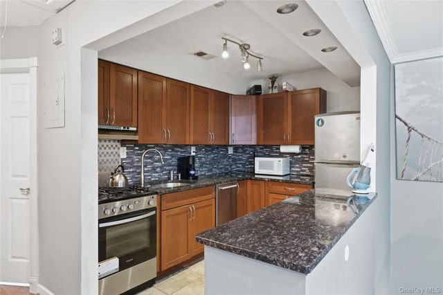 230 Lake Pointe Circle 230, Middle Island, NY 11953