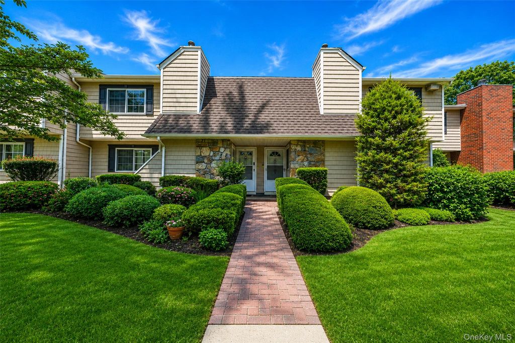 230 Lake Pointe Circle 230, Middle Island, NY 11953