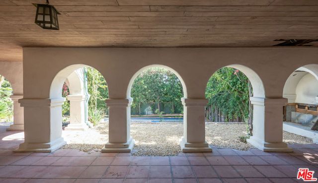 7464 Hillside Avenue, Los Angeles, CA 90046