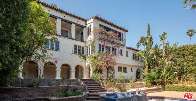 7464 Hillside Avenue, Los Angeles, CA 90046