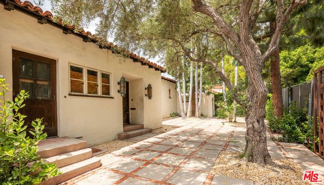 7464 Hillside Avenue, Los Angeles, CA 90046