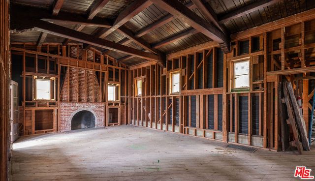 7464 Hillside Avenue, Los Angeles, CA 90046