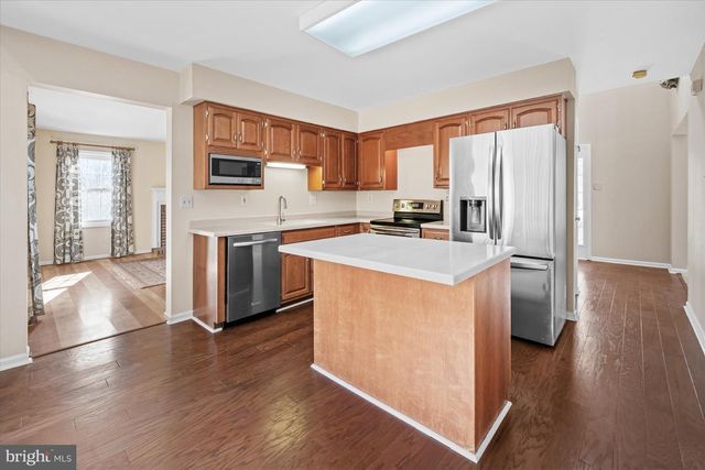 4 SUNRISE DR, Newark, DE 19711