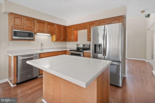 4 SUNRISE DR, Newark, DE 19711