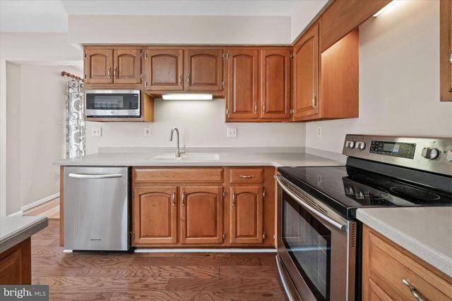 4 SUNRISE DR, Newark, DE 19711