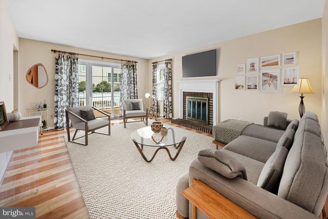 4 SUNRISE DR, Newark, DE 19711