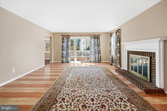 4 SUNRISE DR, Newark, DE 19711