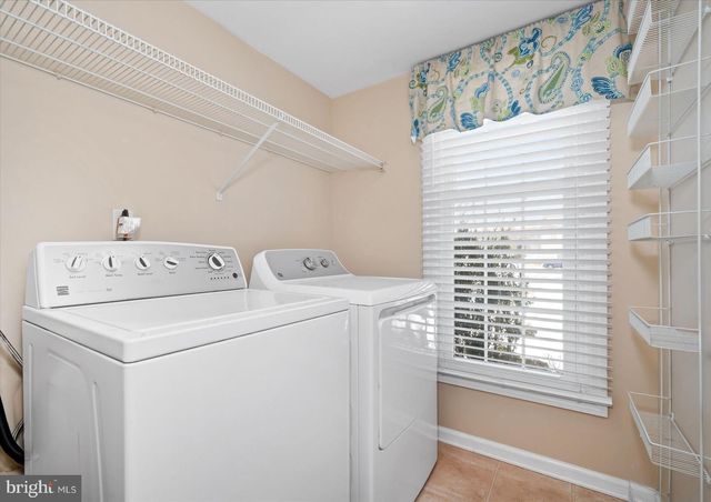 4 SUNRISE DR, Newark, DE 19711